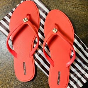 💕Make an offer 💕 Henri Bendel flip flops.